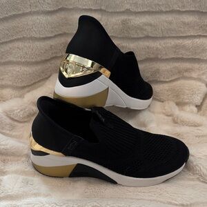 SKETCHERS Mark Nason Hands Free Technology Size 7